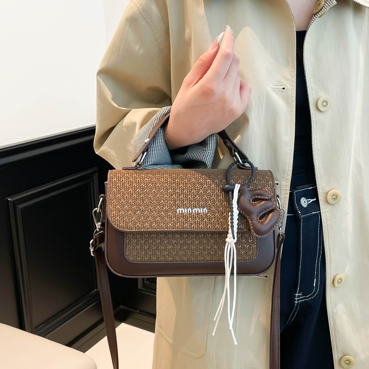 Cross-Border Texture Handbag for Women 2025 Autumn Winter New Vintage Woven Pattern Single Shoulder Fashion Crossbody Small Square Bag