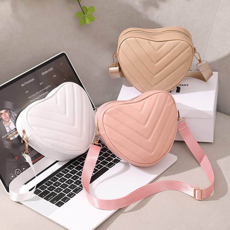 Sweet Heart-shaped Small Bag 2024 New Fashion Embroidered Women's Bag Single Shoulder Crossbody Bag Ladies' Phone Bag Dropshipping