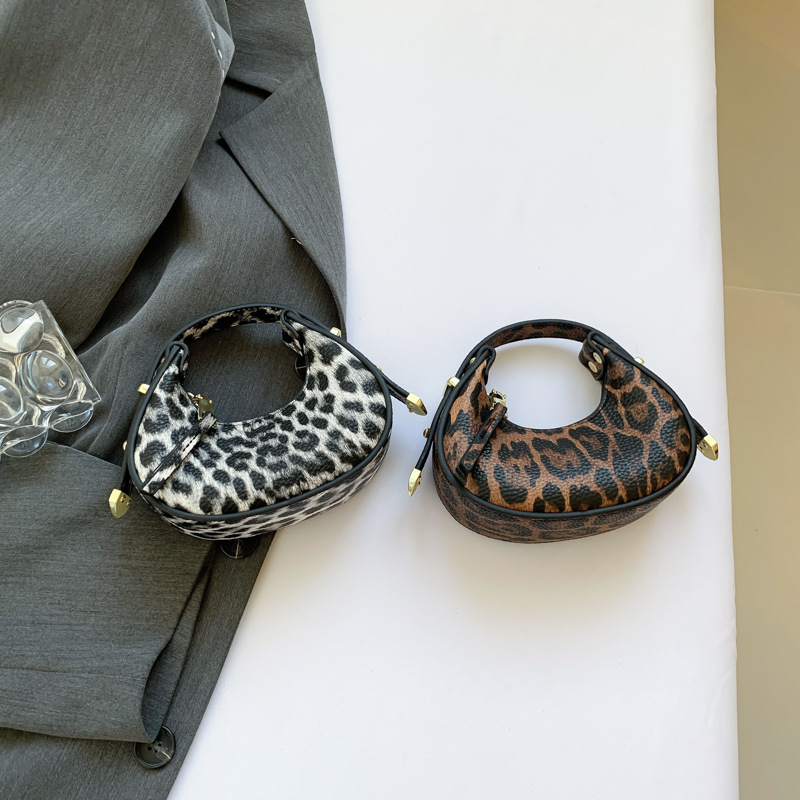 High-End Fashion Underarm Bag for Women 2024 New Trendy Versatile Shoulder Bag Niche Design Pleated Handbag