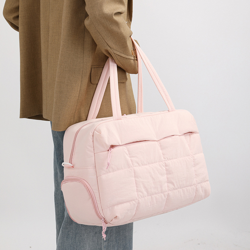 Lightweight Nylon Large Capacity Tote Bag for Women 2025 New Lightweight Travel Shoulder Crossbody Bag Commuting Handbag